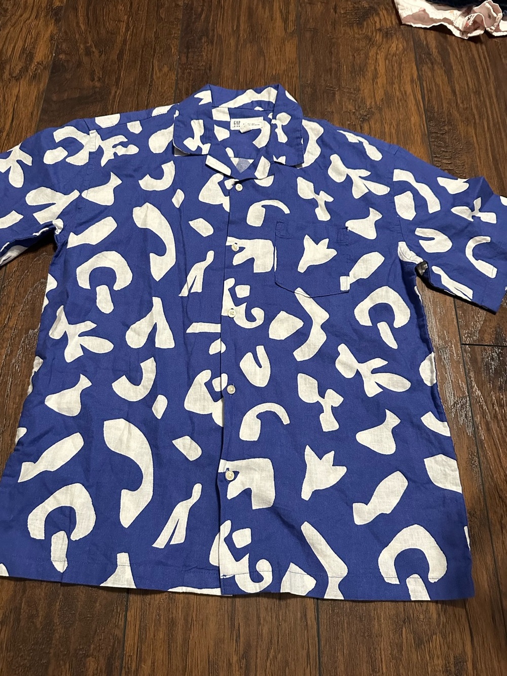GAP Blue Short-Sleeve Button-Down with White Abstract Print